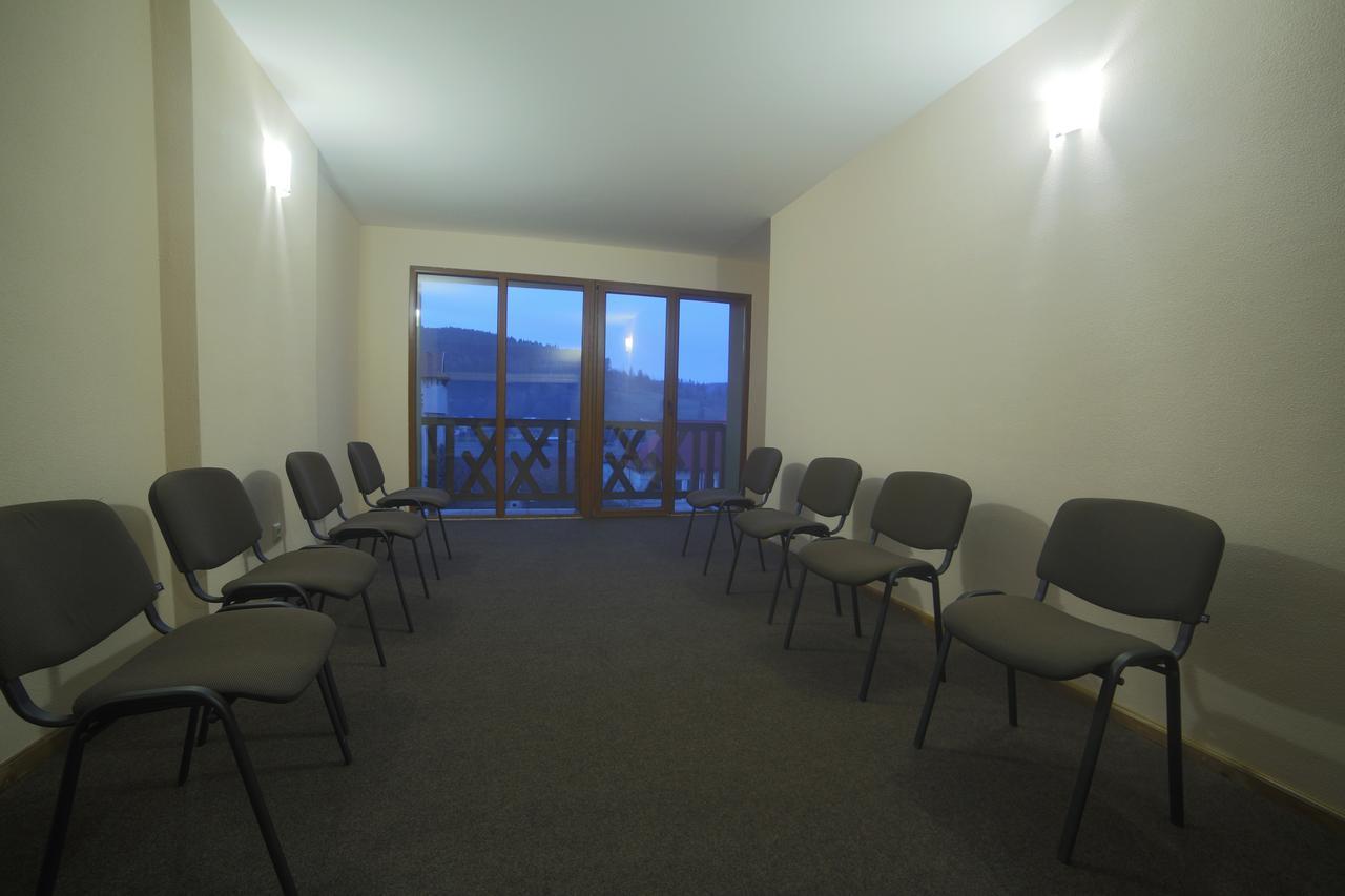 Malyvo Hotel Dilyatyn Eksteriør billede