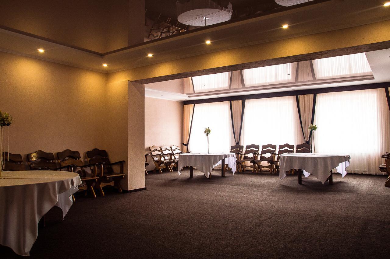 Malyvo Hotel Dilyatyn Eksteriør billede