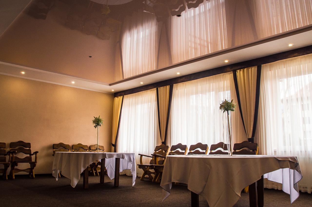 Malyvo Hotel Dilyatyn Eksteriør billede